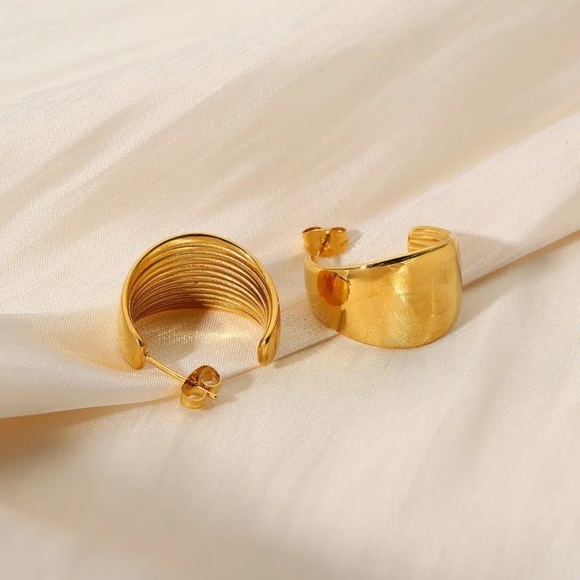 Elegant Gold Hoop Earrings - Picture 4 of 10